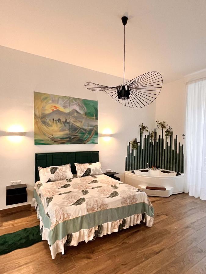 Portico 32 Bed & Breakfast Naples Exterior photo
